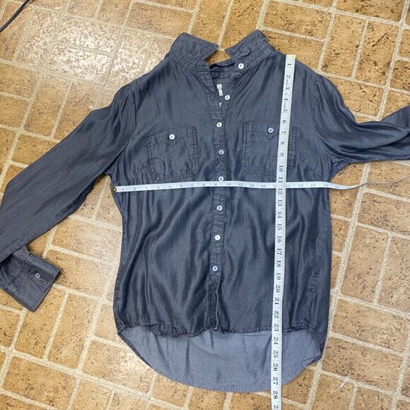 Chambrai Dark Button Down Top - Picture 9 of 9